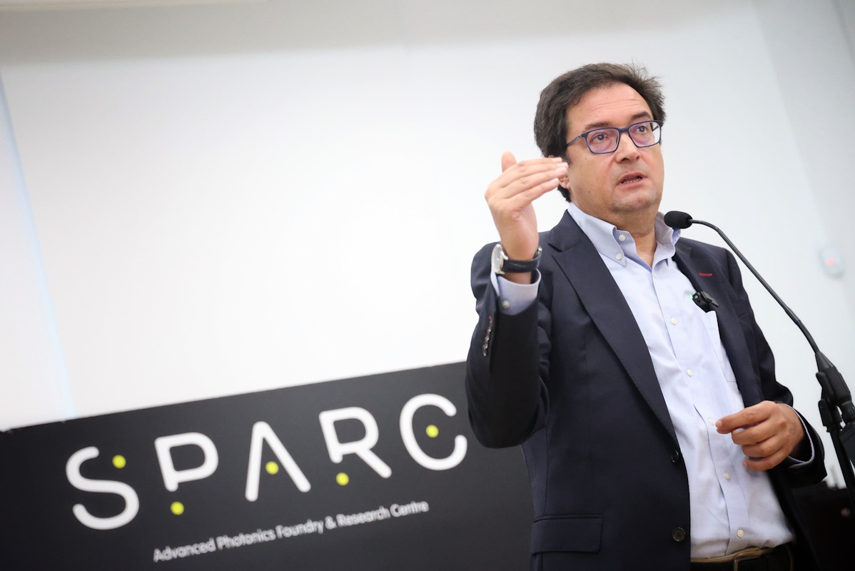 Óscar López anuncia la adjudicación de 62,1 M€ para impulsar la investigación y la fabricación de chips fotónicos en España
