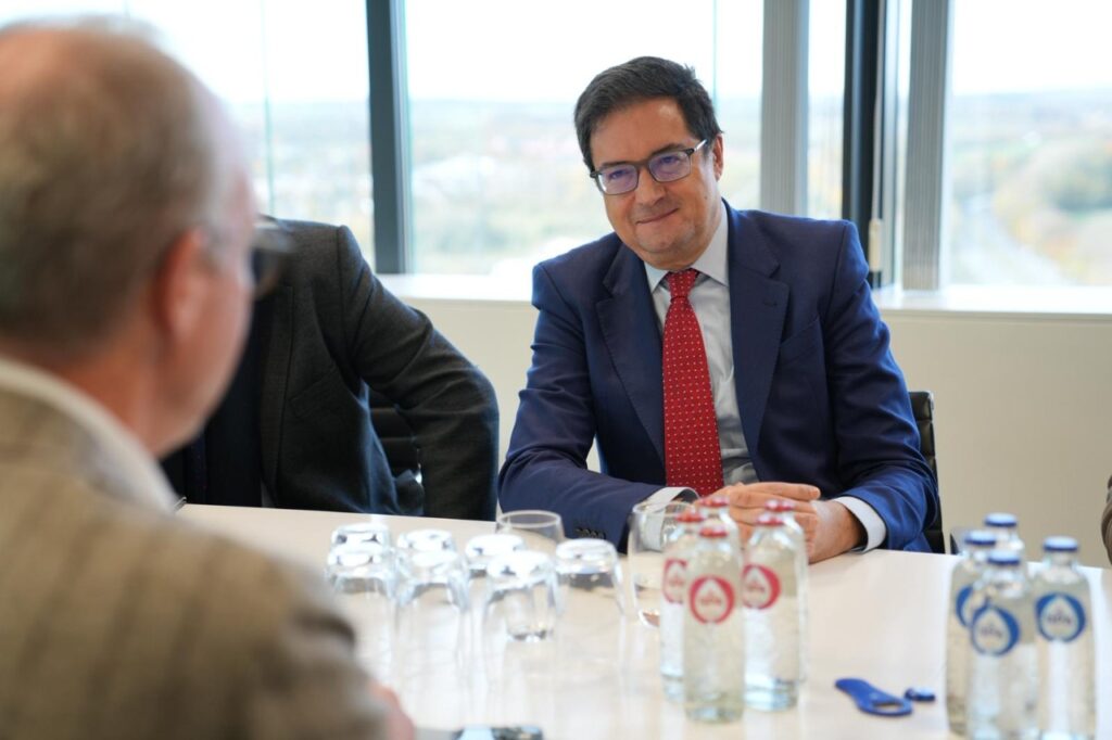 Óscar López visita la sede central de Imec